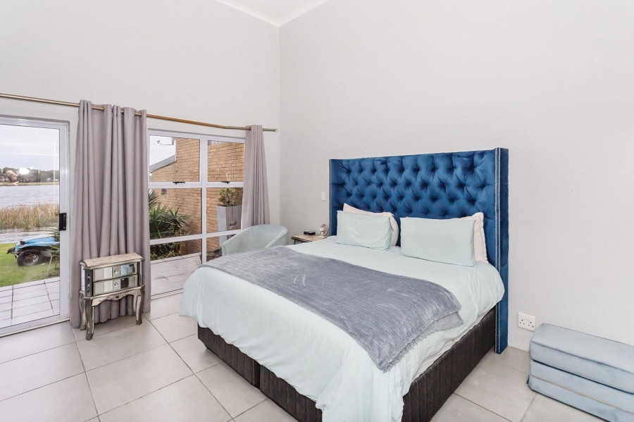 5 Bedroom Property for Sale in Zeekoevlei Western Cape